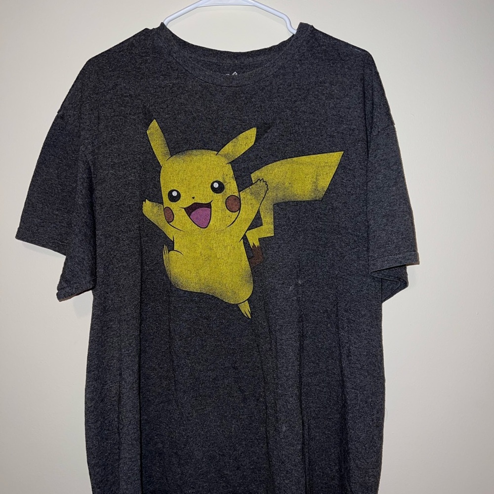 Gray Pikachu Men’s Vintage T-Shirt
